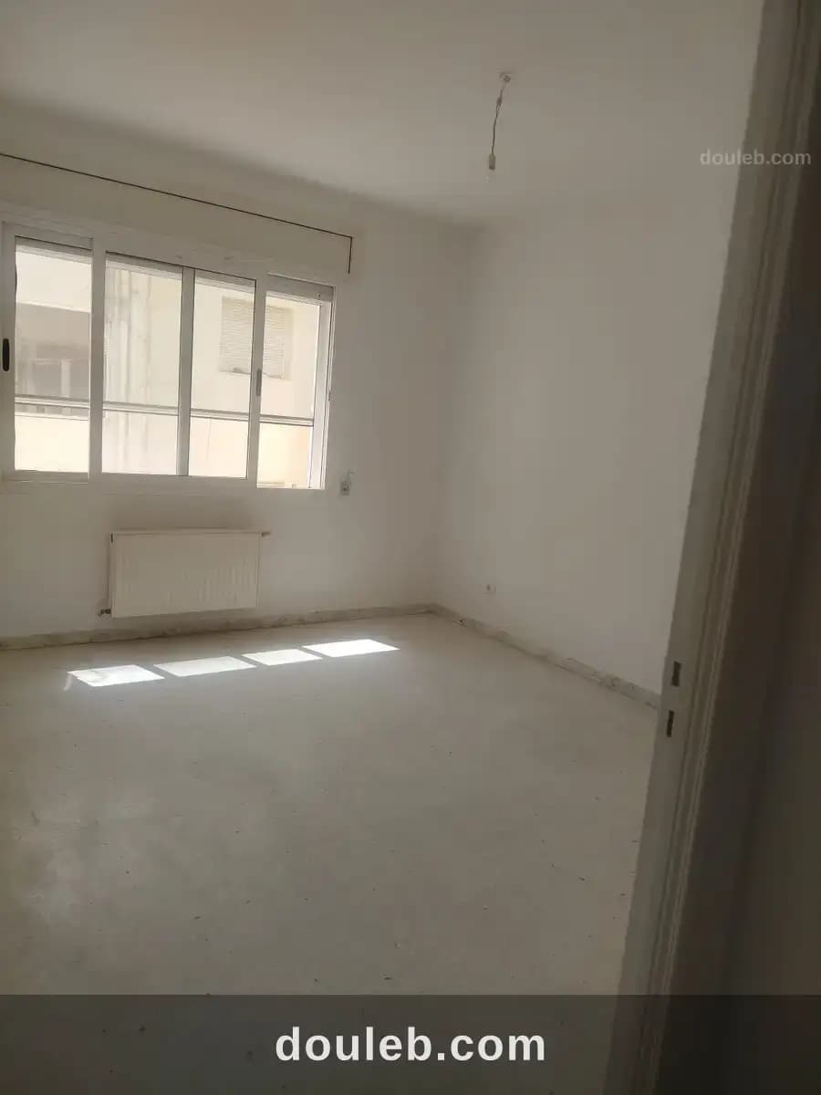 Un spacieux appartement s4 à ennasr2 - Miniature 3