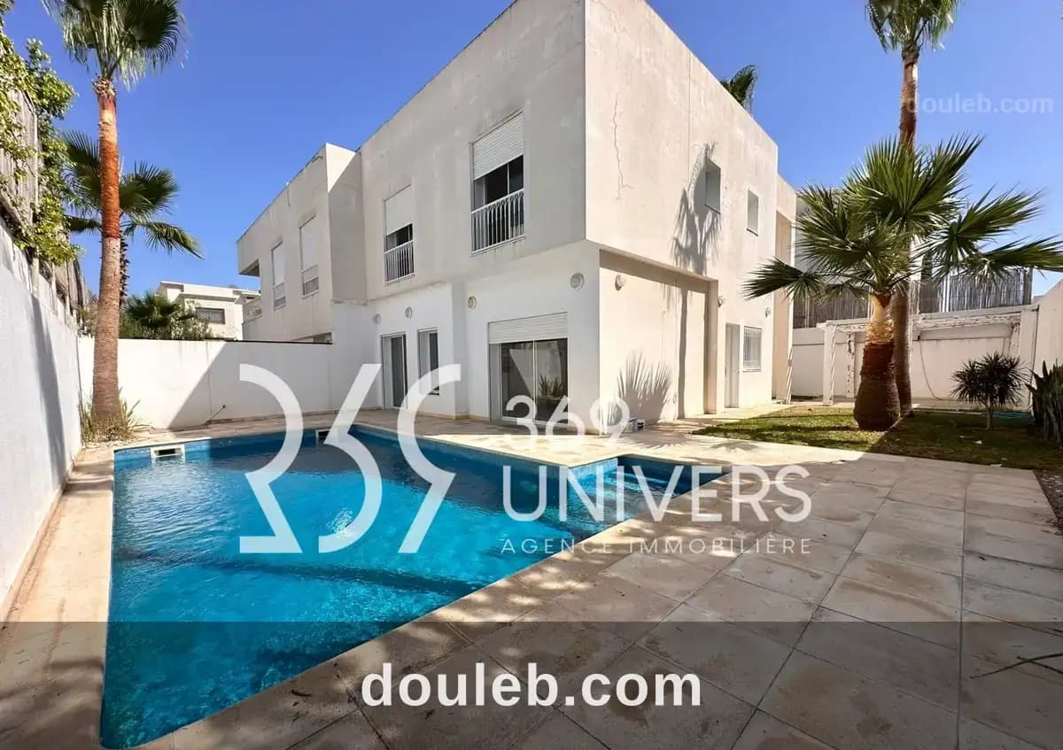 Villa avec piscine au lac 2 ref rh180 à Tunis