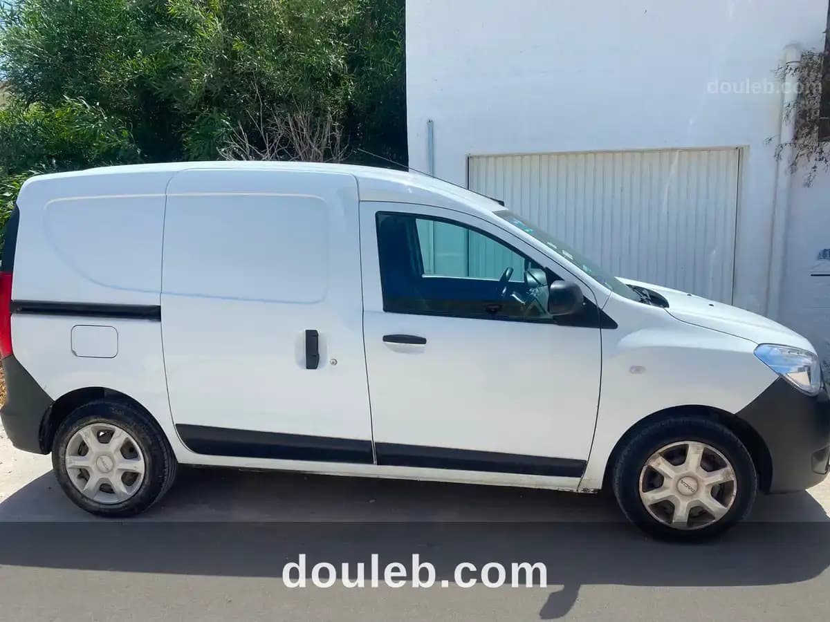 Dacia dokker van lux à Tunis