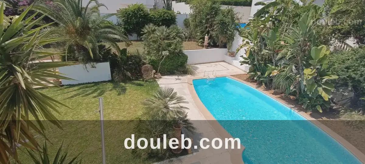 Belle villa avec piscine à Ariana
