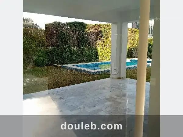 Belle villa avec piscine à Tunis