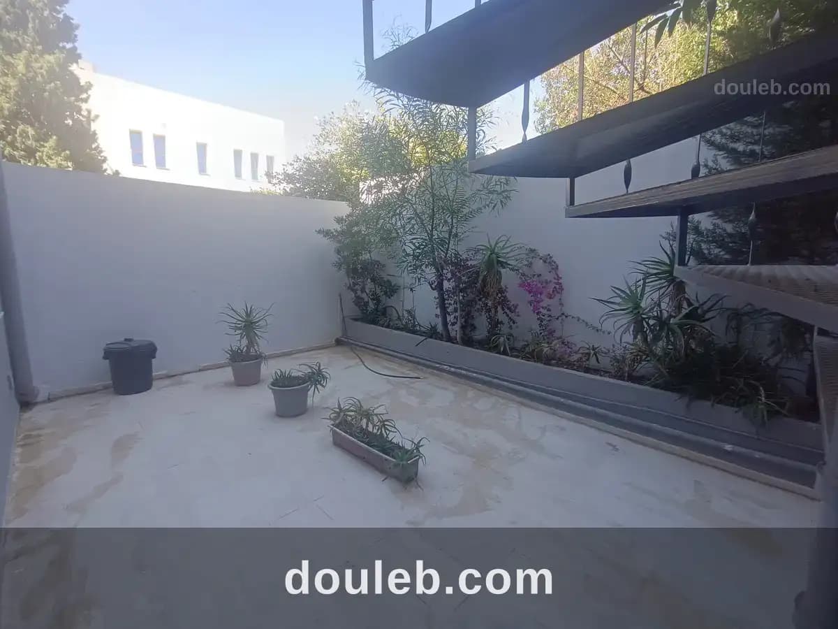 Open space avec une belle terrasse - Miniature 4