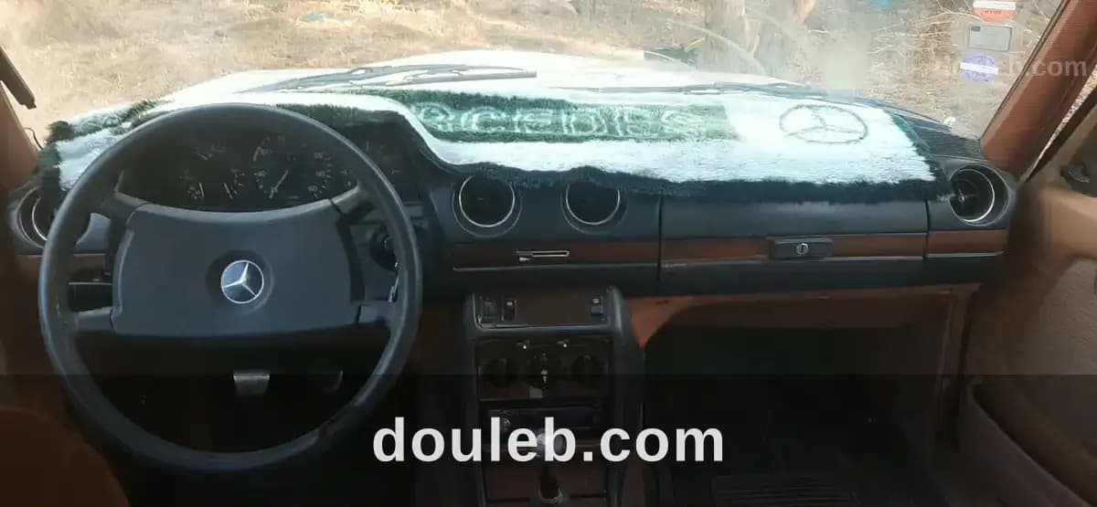 Mercedes 240d à Jendouba