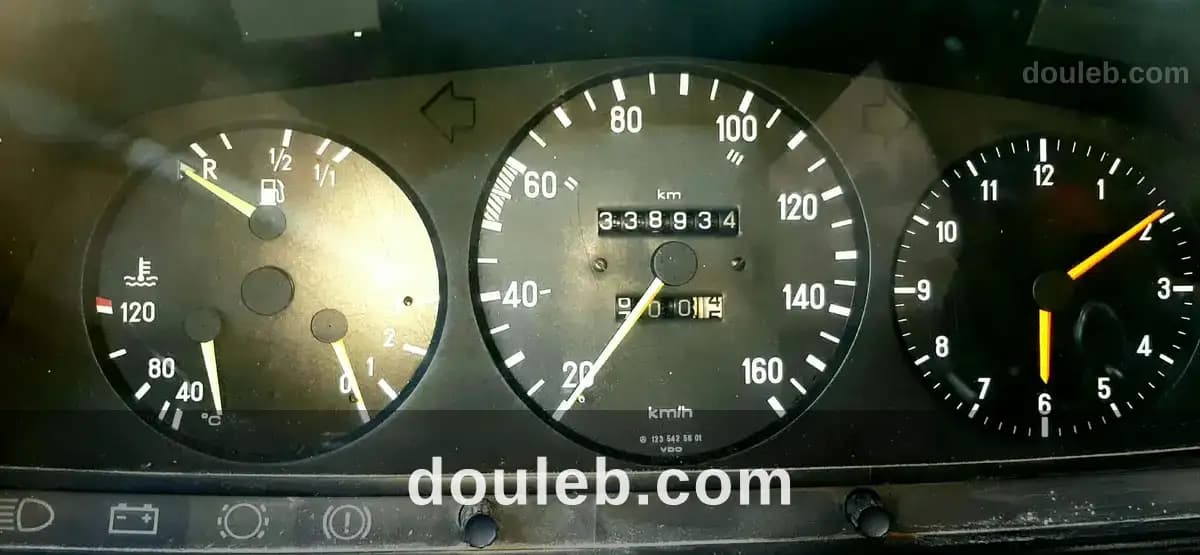 Mercedes 240d - Miniature 4