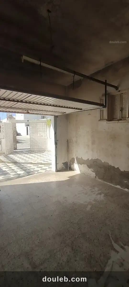 Dépôt à l'aouina à Tunis