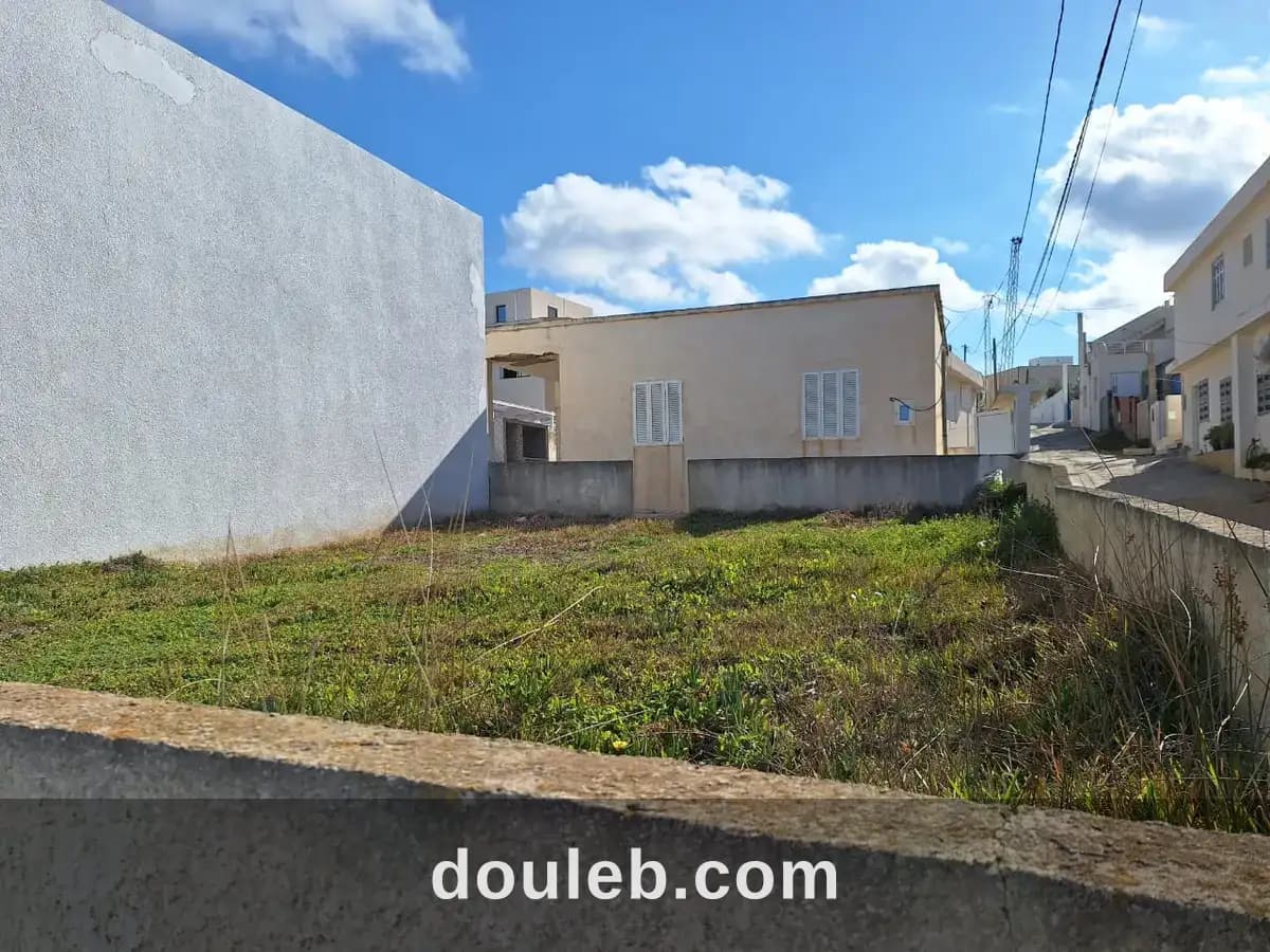 Maison sounine plage pied dans l'eau à Bizerte