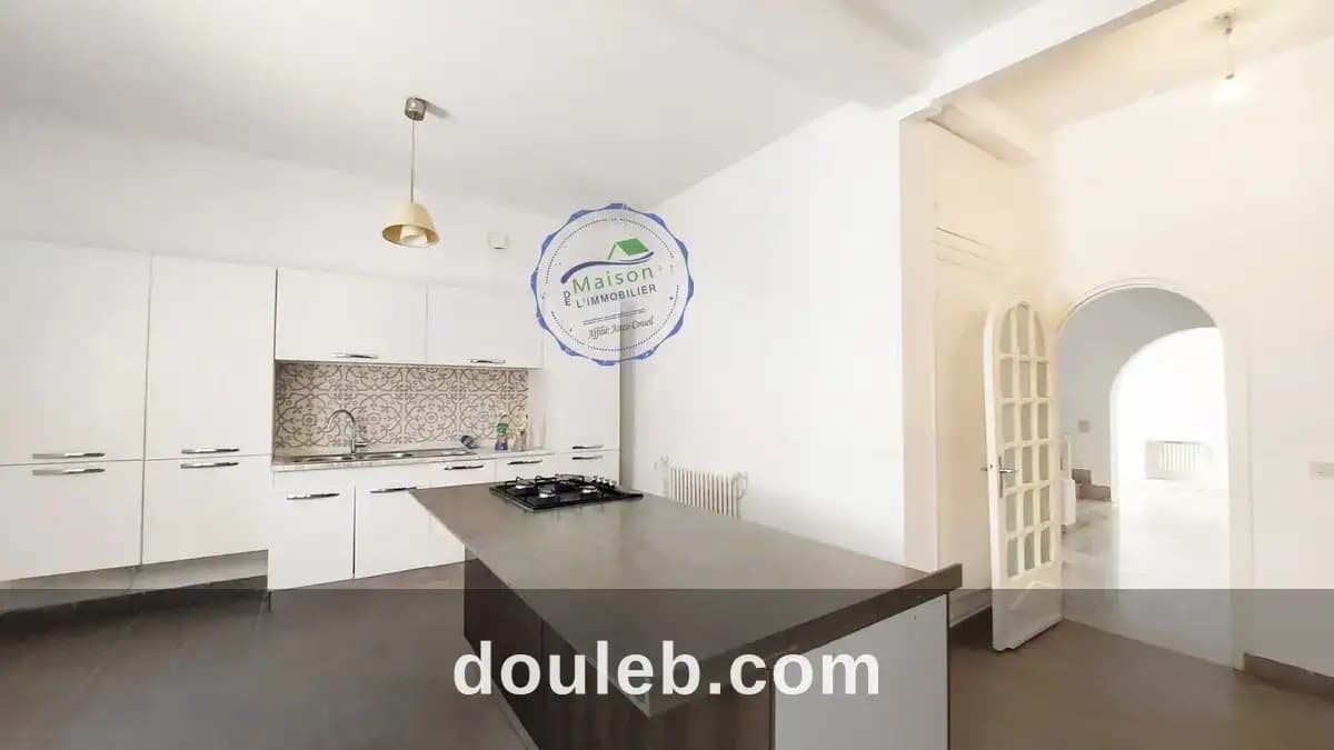 Villa s5 avec jardin à mutuelleville à Tunis