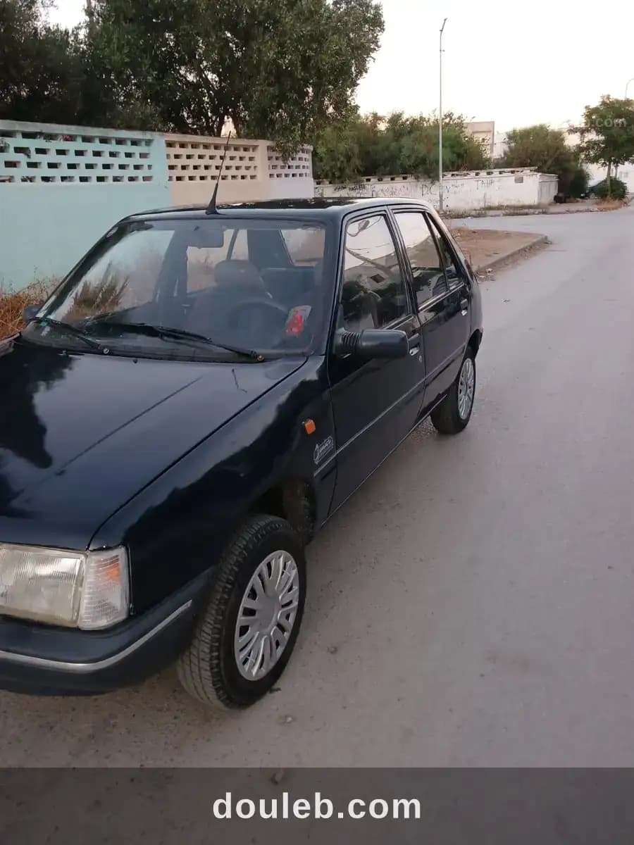 Voiture économique - Miniature 3