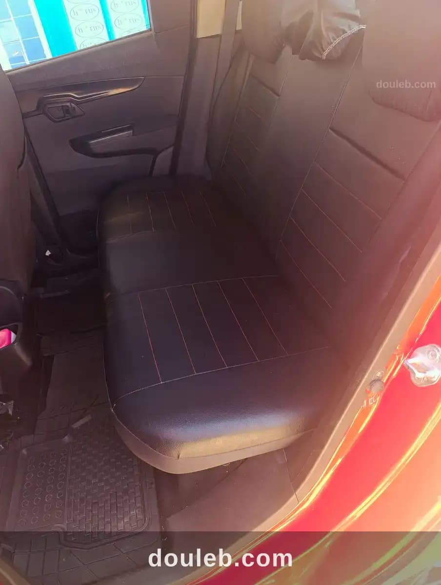 Mahindra kuv100 k8 - Miniature 3