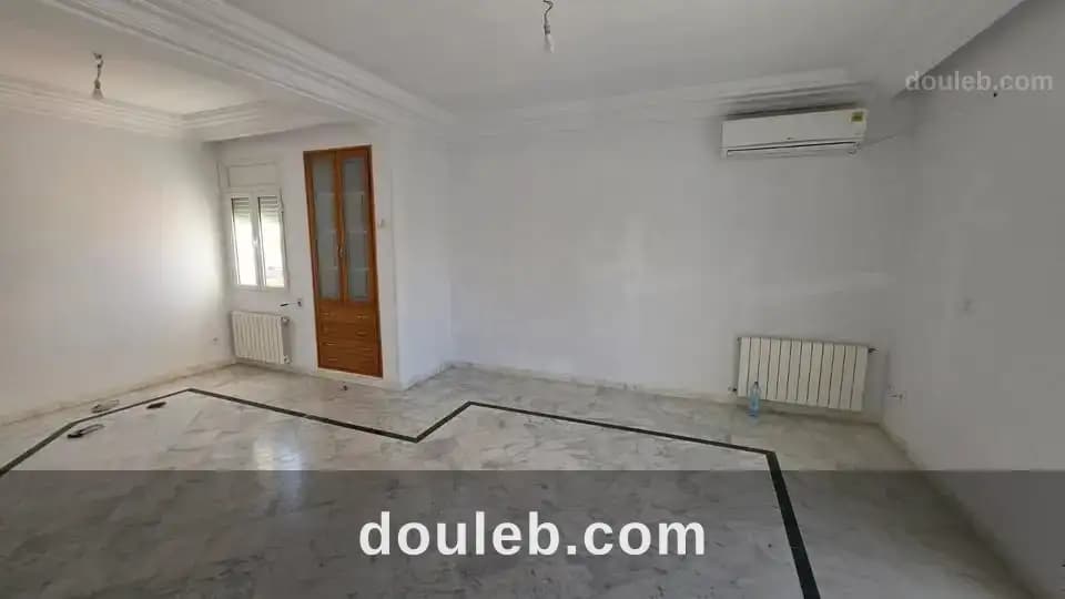 Un étage de villa s4 à jardins menzah 2 à Ariana