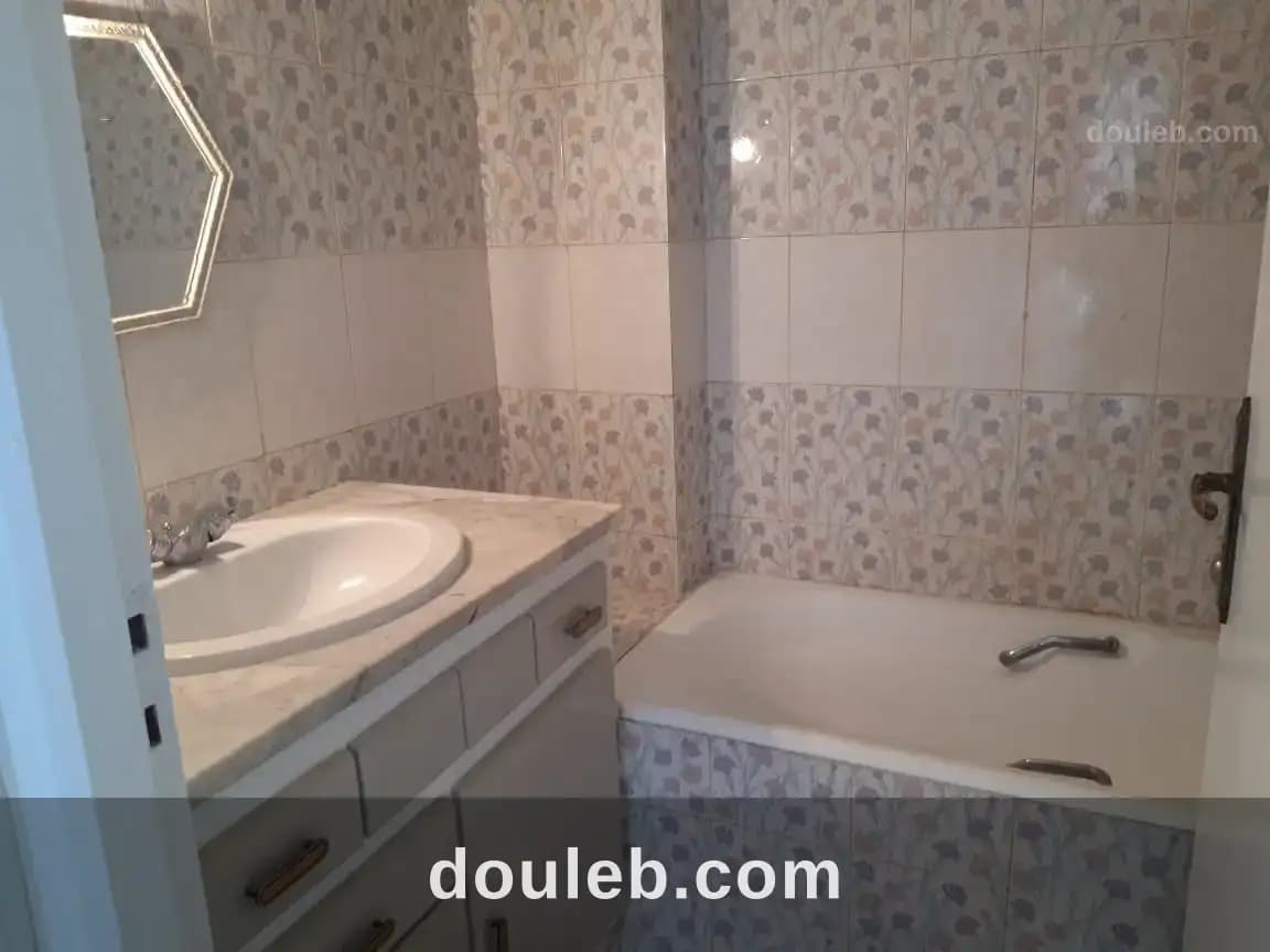 Bel appartement à vue dégagée sur tunis ville - Miniature 4