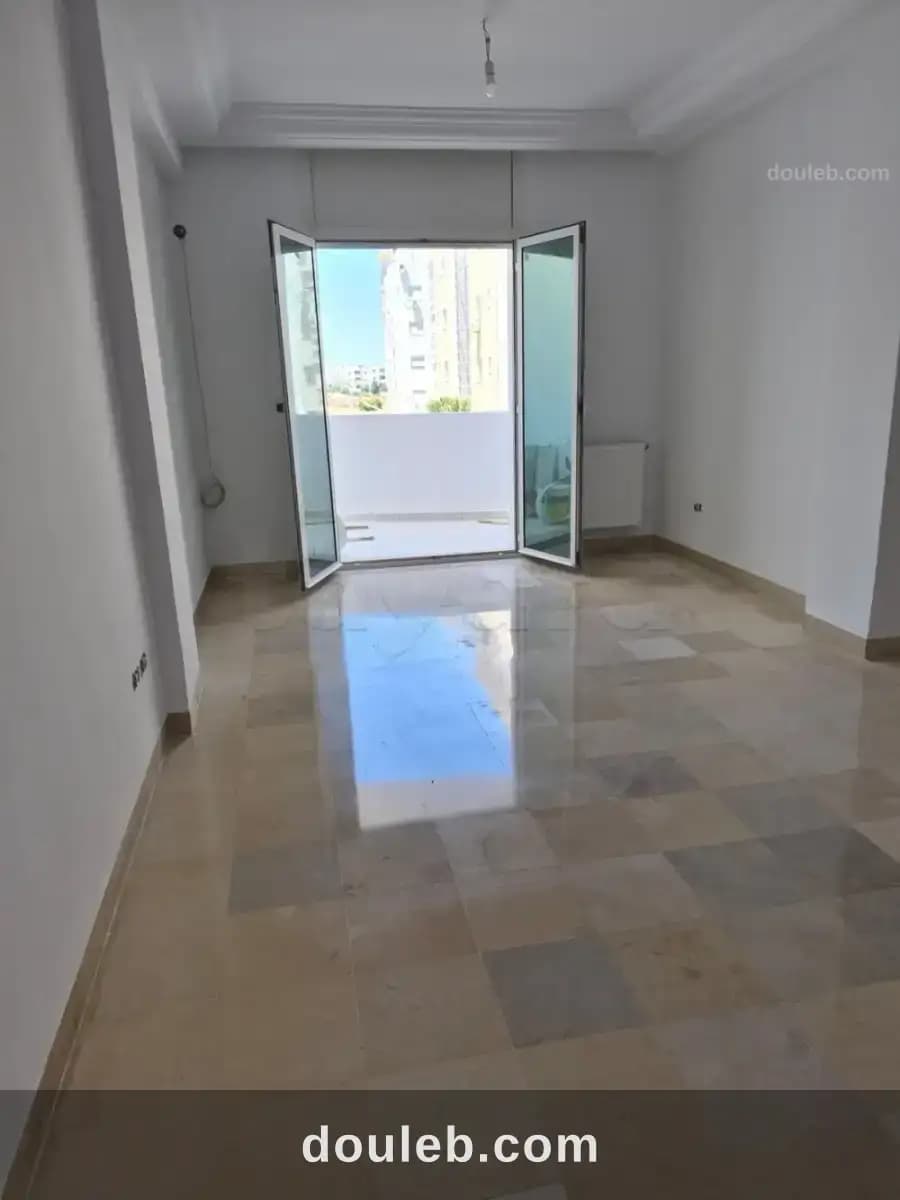 Bel appartement s plus 3 jardin l'aouina à Tunis