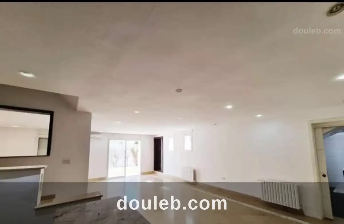 Triplex indépendant avec jardin à Ariana