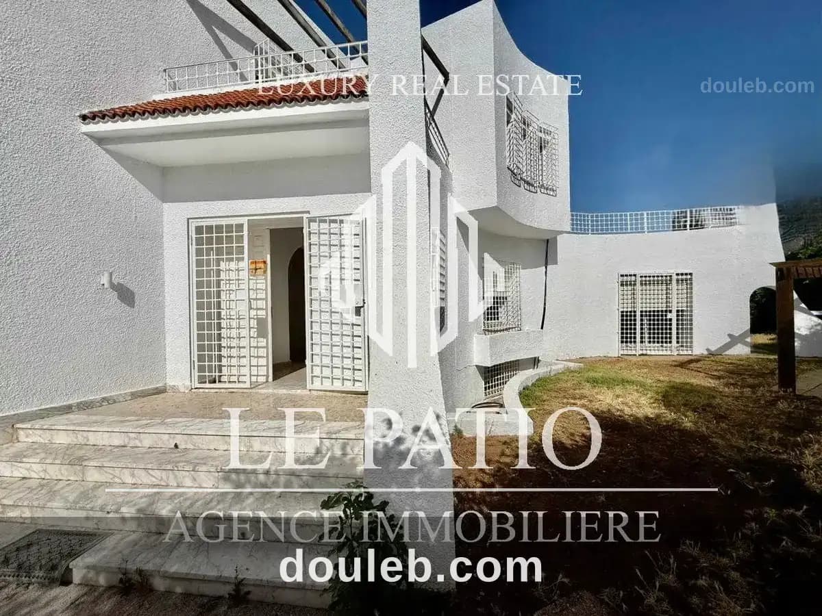 Villa s6 chambres à cité les pins la marsa à Tunis