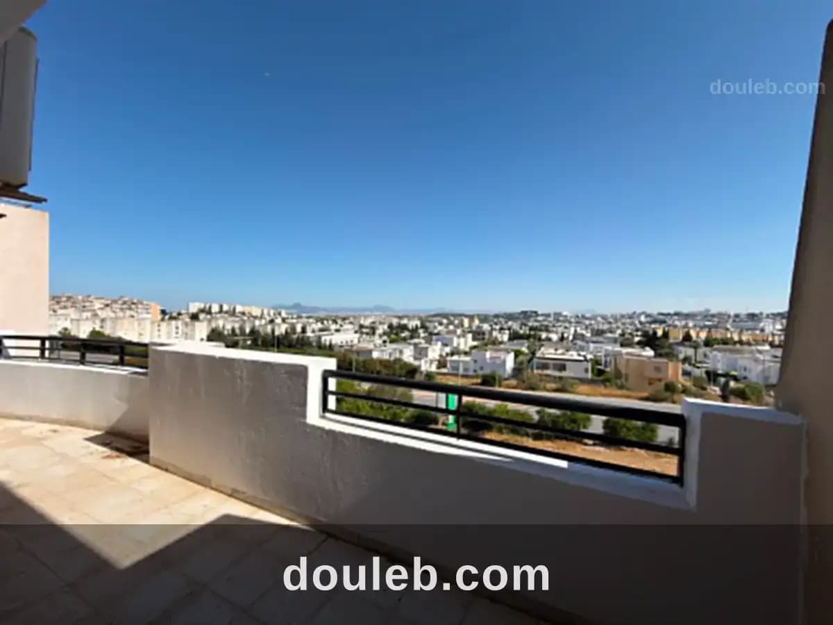 Appart s3 avec terrasse à ennasr 2 hedi nouira à Ariana