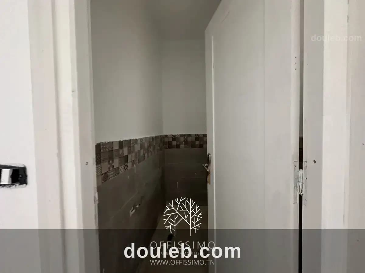 Bureau cabinet disponible la nouvelle soukra à Ariana