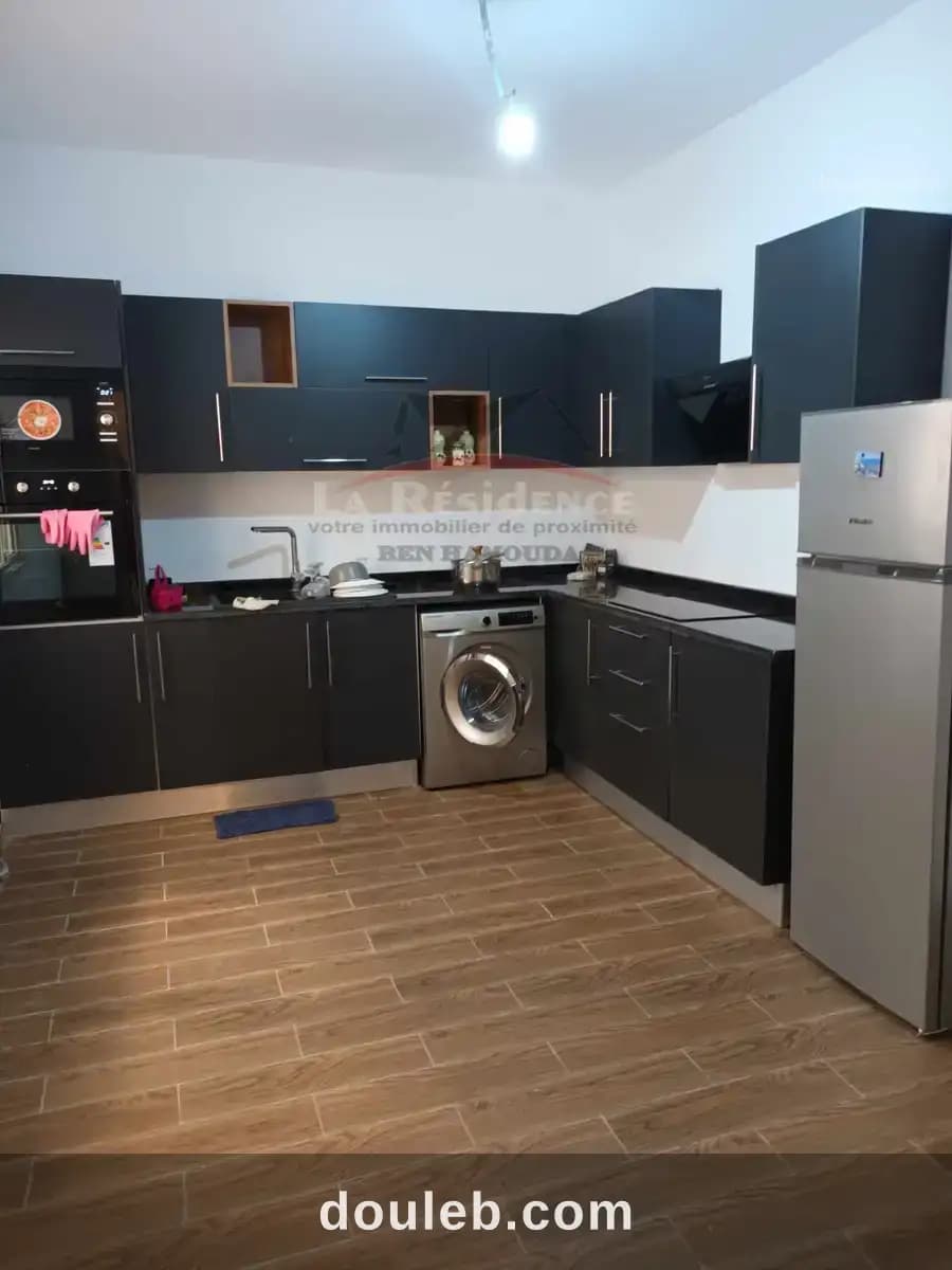 Un étage d'une villa à bizerte pied dans l'eau - Miniature 2