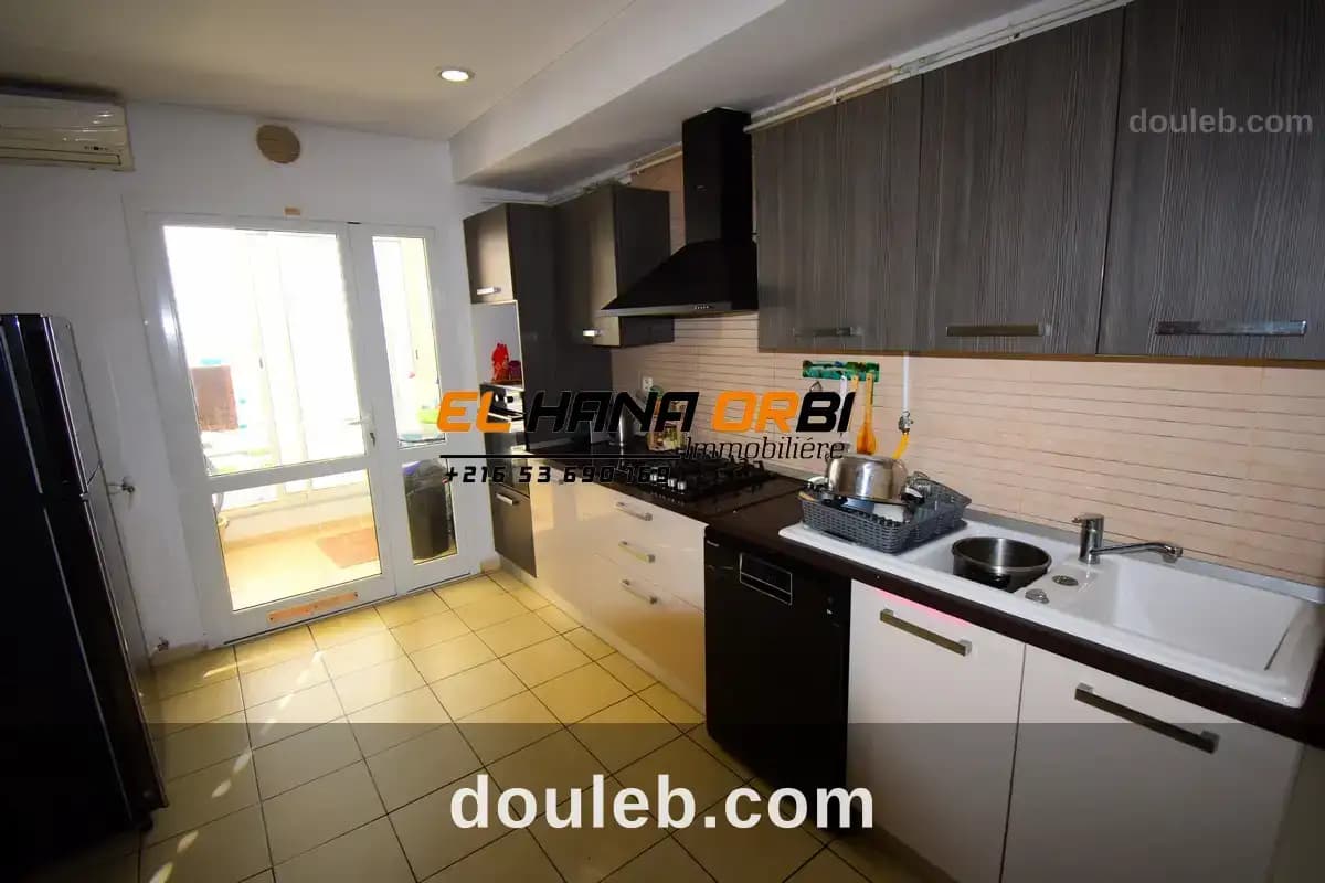 Pour vacance appartement spacieux avec parking à Mahdia
