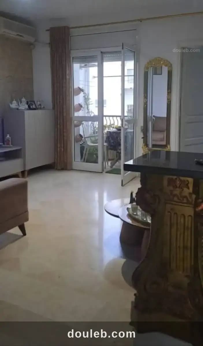 Un joli appartement s3 à cité wahat laouina à Tunis