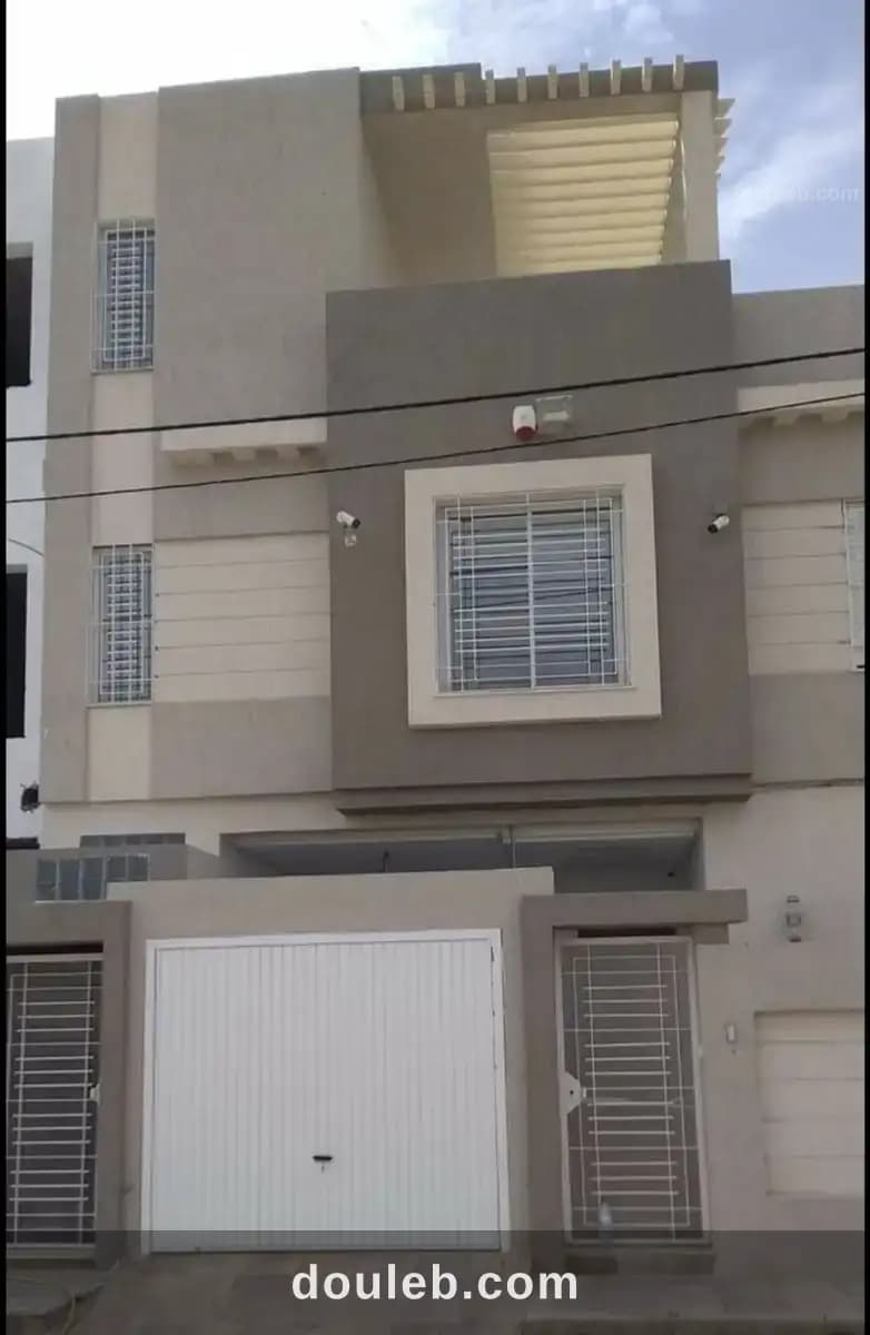 Etage de villa lotissement ettaalok à Ariana