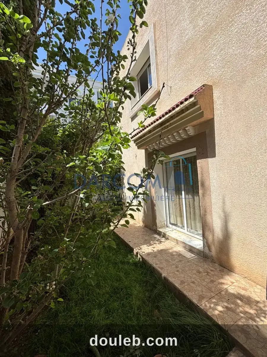 Villa dans une résidence à Ariana