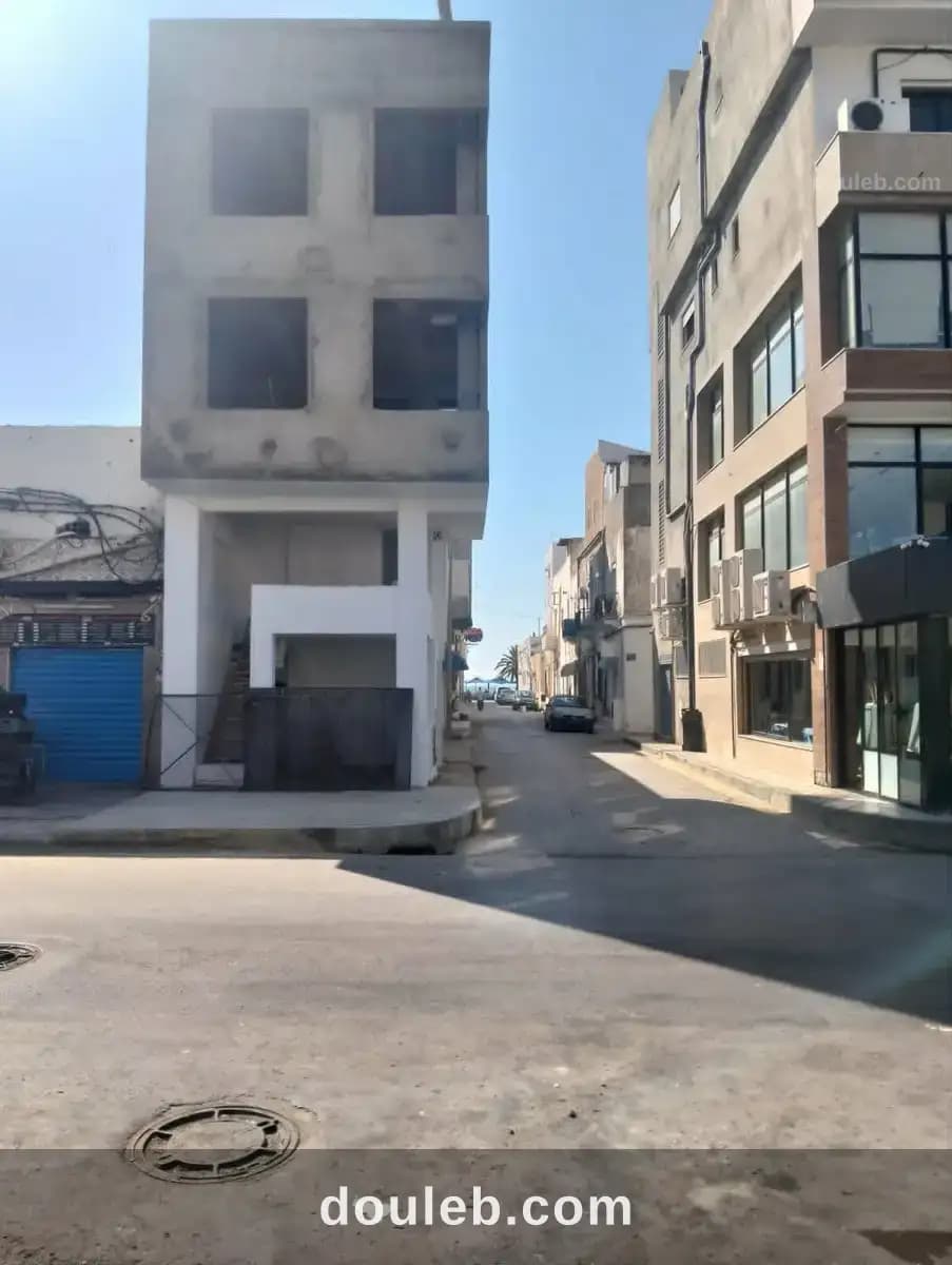 Pas de porte en plein centre de la goulette à Tunis