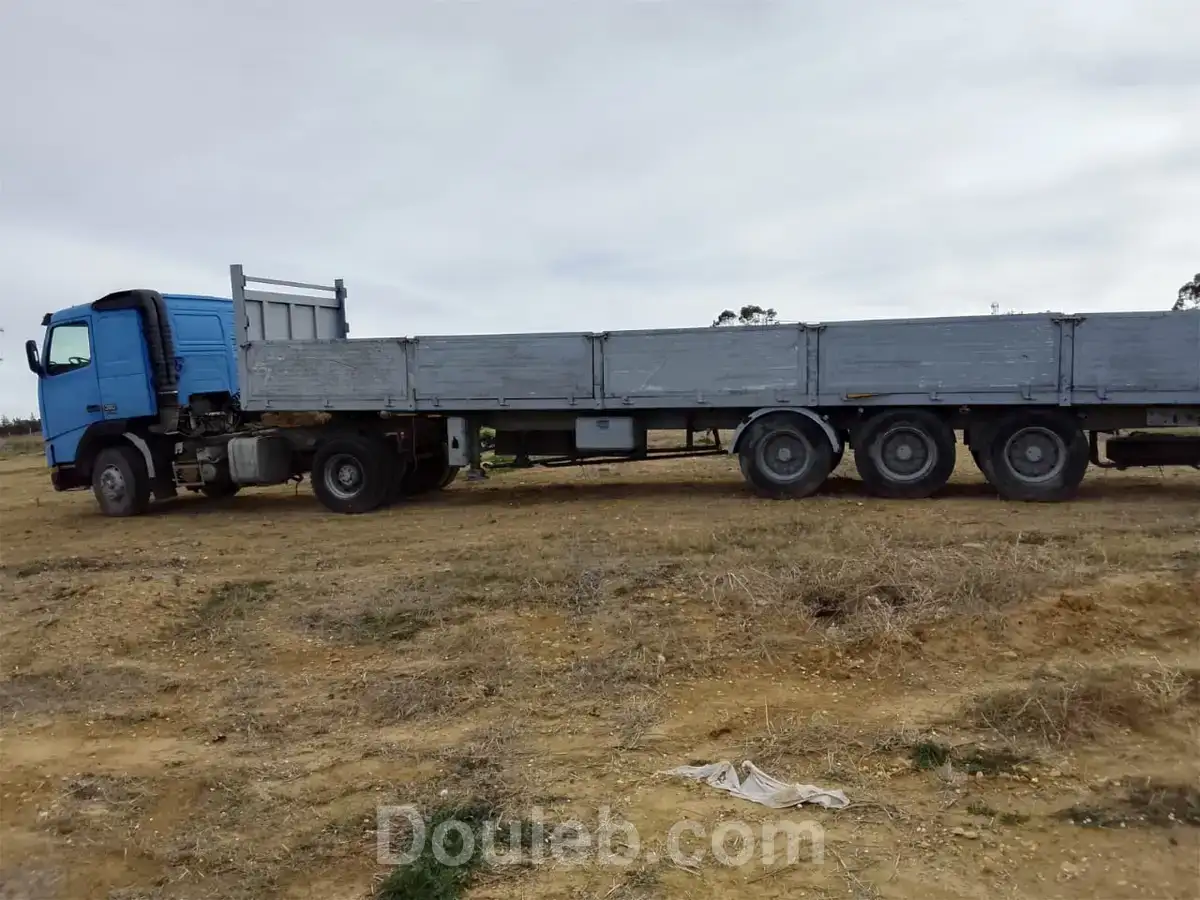 Tête remorque volvo et son plateau