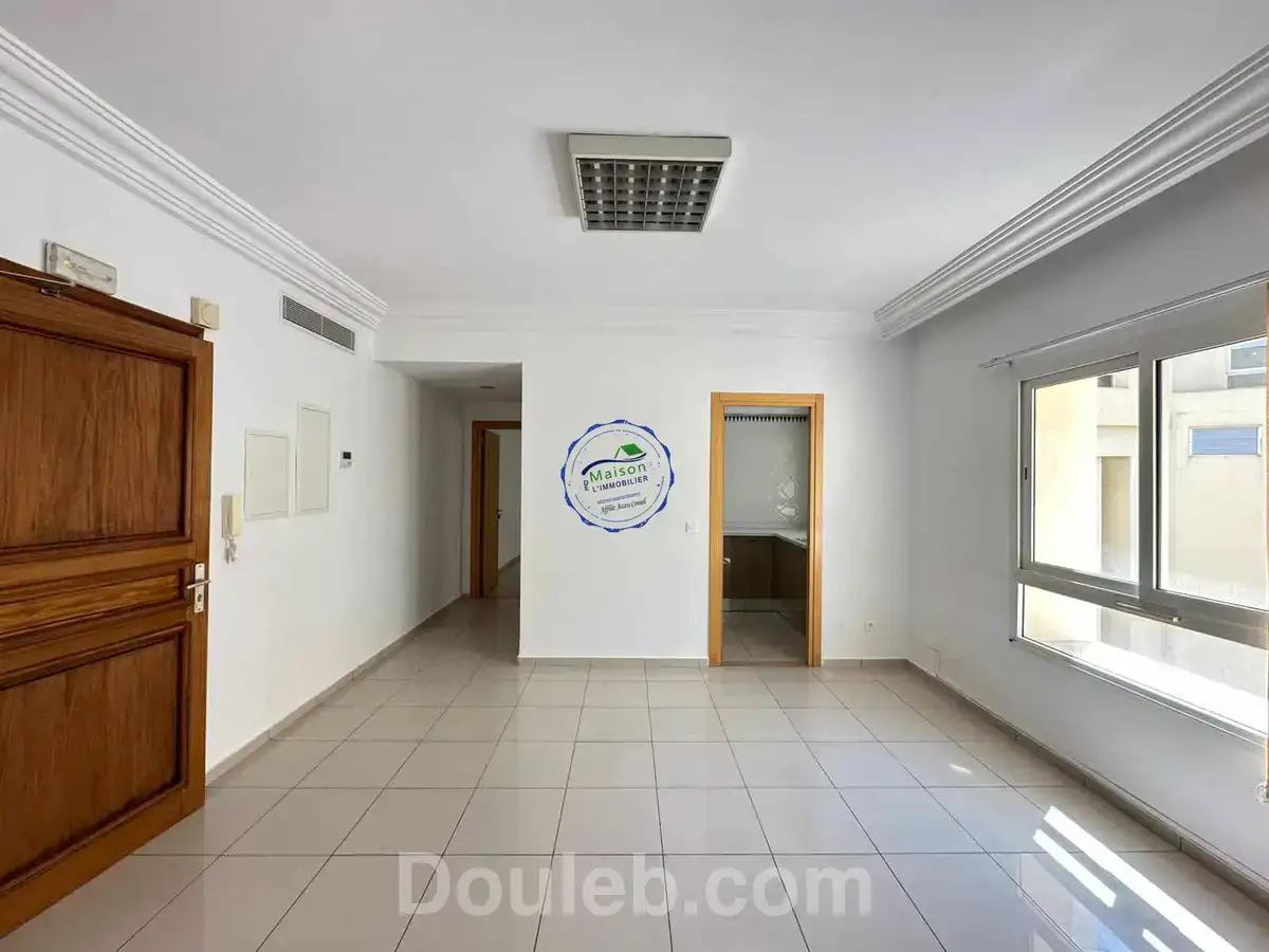 Bureau h2 de 81 m aux berges du lac 1