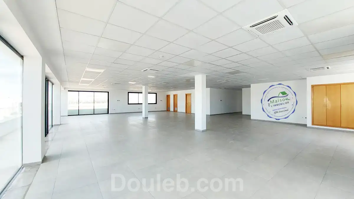 Plateau moderne aménagé 732 m aux berges du lac 3