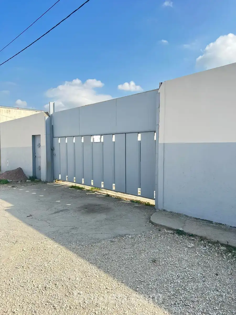 Depot zone industrielle utique