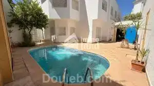 Villa de 660m2 avec piscine cit
